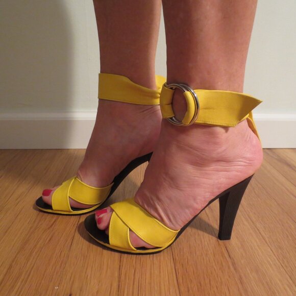 NIB CHARLES JOURDAN Vintage Yellow Ankle Cuff Heels - Picture 3 of 9